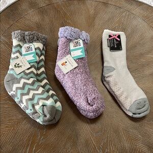 Muk Luks and Cool Duds Women's Grip Socks in Mint, Gray & Cream